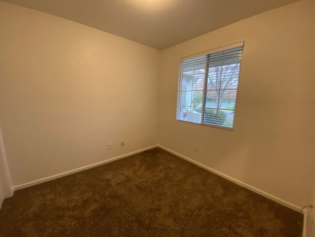 Building Photo - Cute Home in EGUSD