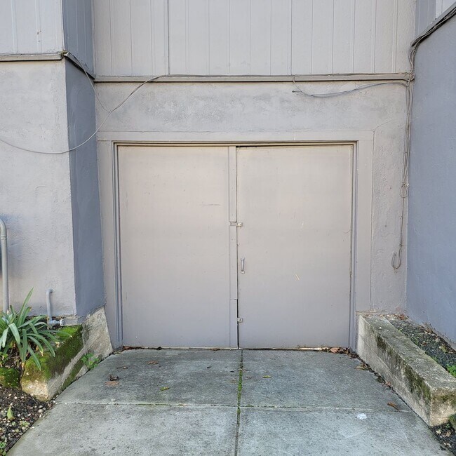 Building Photo - 403 Talbert St