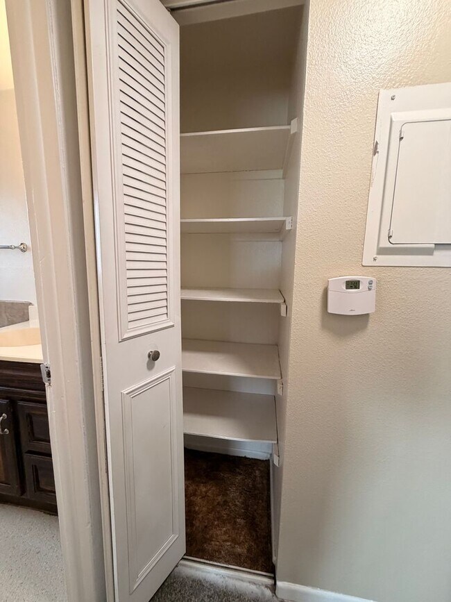 Building Photo - 6353 Chippewa Rd