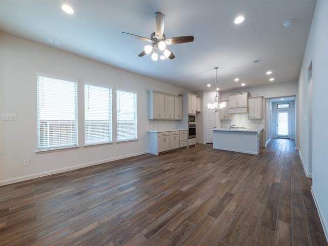 Building Photo - 9316 Paintbrush Dr
