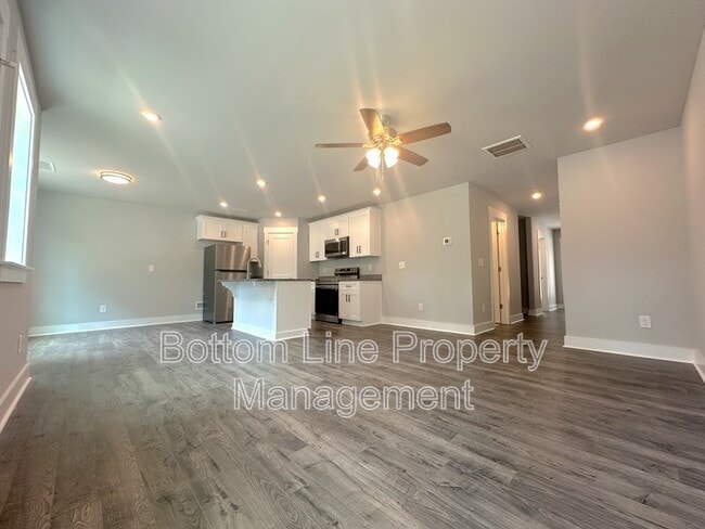 Building Photo - 2927 Burgess Dr