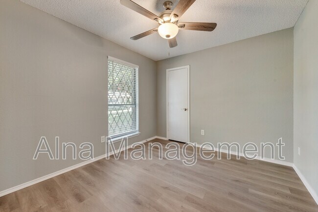 Building Photo - 6541 Ridglea Dr