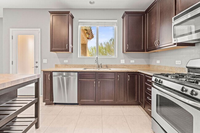Building Photo - Welcome to Rancho Sahuarita!