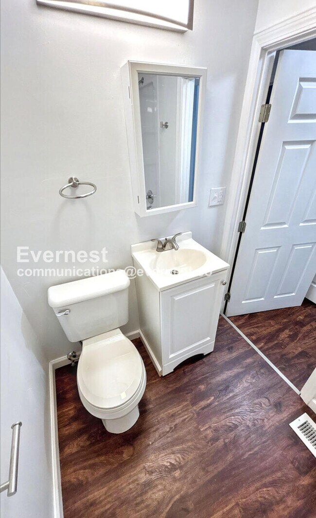 Building Photo - 3 Bed/2 Bath Home with Fenced Yard / Available Now!