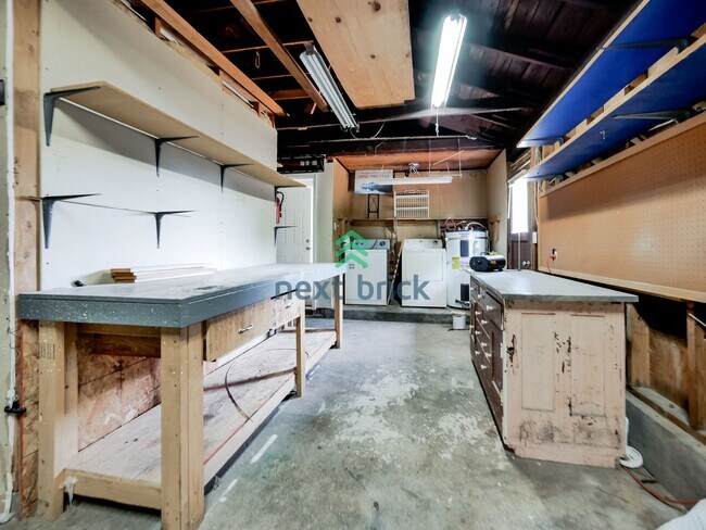 Building Photo - 3 Bed and 1 Bath Single-family Home is Ava...