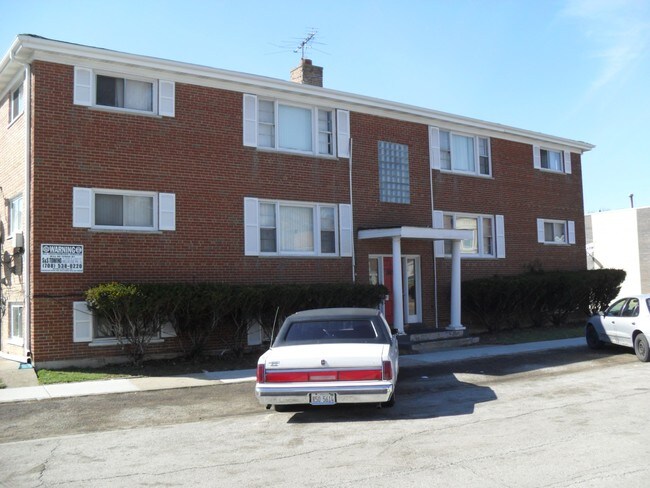 Building Photo - 2600 Saint Charles Rd