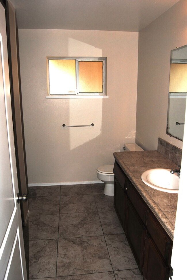 Building Photo - 5701 Daggett Ave