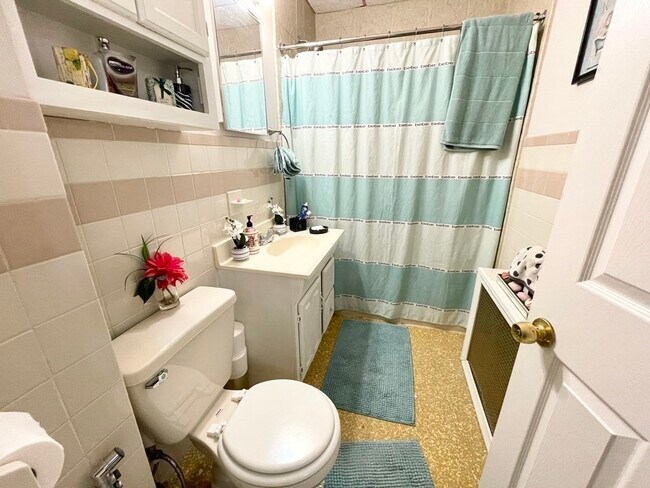 Building Photo - 26-28 Harbor View St