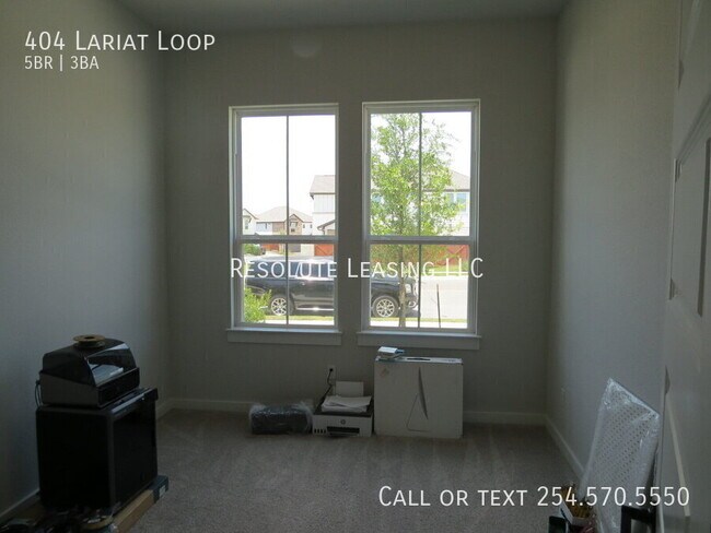 Building Photo - 404 Lariat Lp