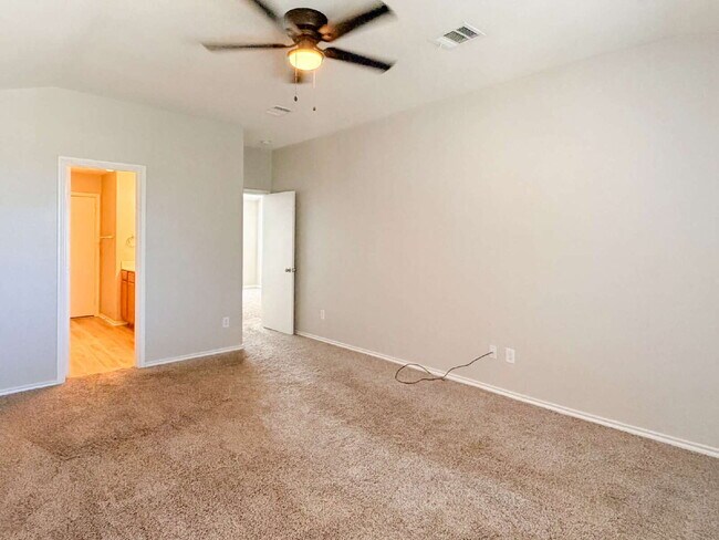 Building Photo - 2 Story - 4 Bed, 2.5 Bath Home in Crowley