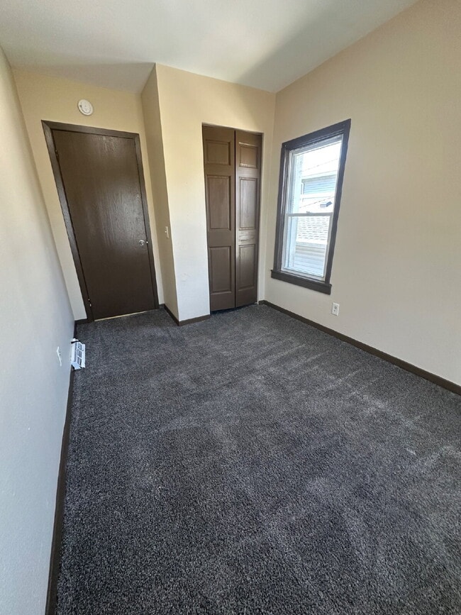 Building Photo - 316 Linn St