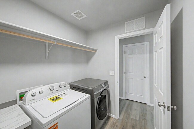 Building Photo - Charming Single-Level South Meridian
