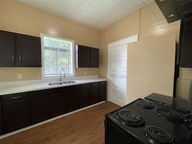Building Photo - 3828 Avenue M 1/2
