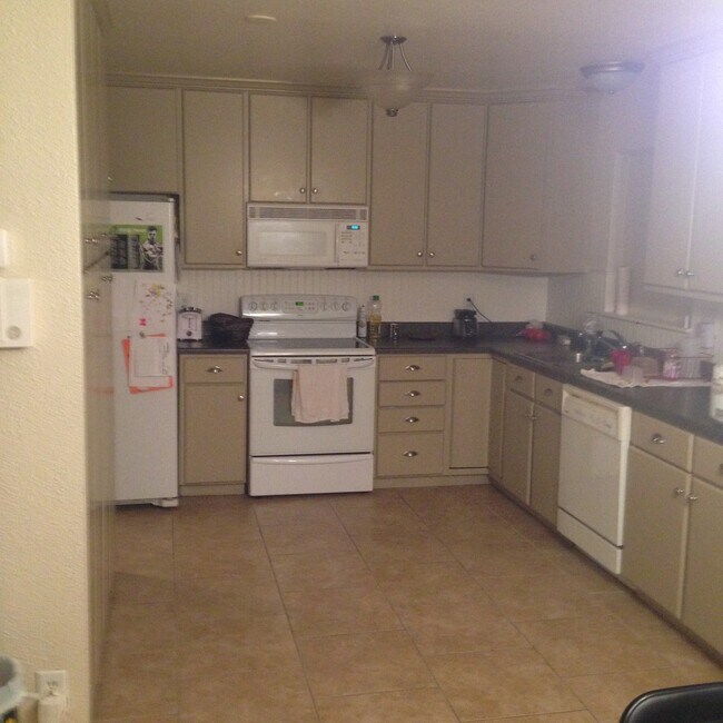 Building Photo - Nice 3 bed 2 bath 1 car garage home for rent $2400