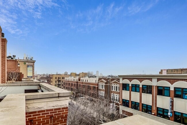 Building Photo - 1328 W Belmont Ave