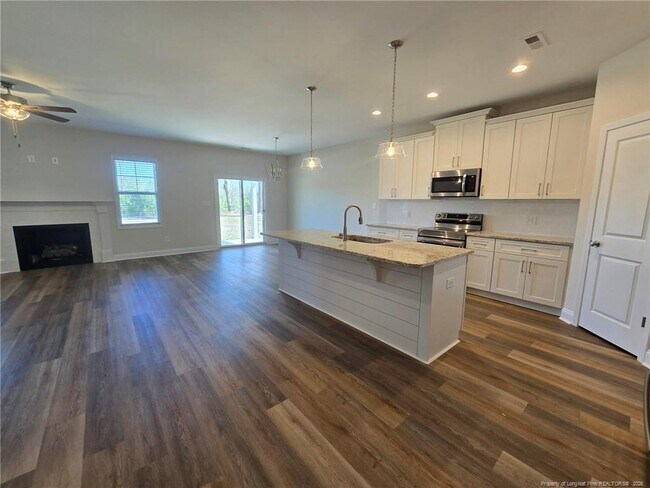 Building Photo - 111 Pine Needle Dr