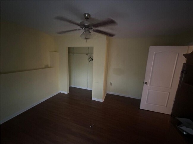 Building Photo - 61 Longwood Ct