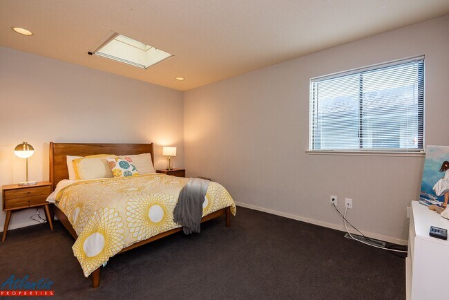 Building Photo - Desirable Home | Oceans Views | Close To B...