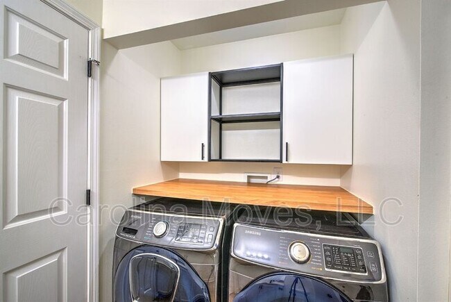 Building Photo - 406 Crescentwood Ct