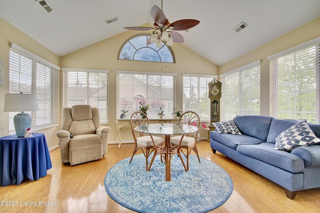 Building Photo - 9097 Royal Oak Ln