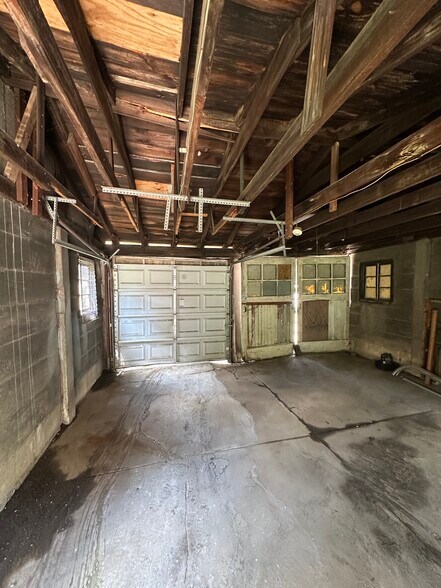 Building Photo - 4167 Botanical Ave