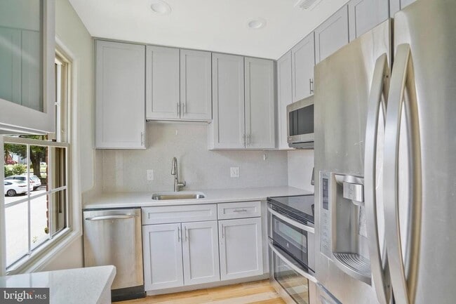 Building Photo - 2505 Arlington Blvd