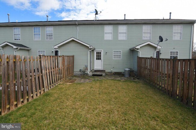 Building Photo - 311 Willowbrook Ct