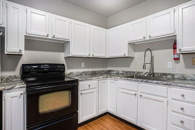 Building Photo - West Lovell 2-Bed/1-Bath upstairs apartment, 789 sq. ft. - Ask about our Security Deposit Alterna...