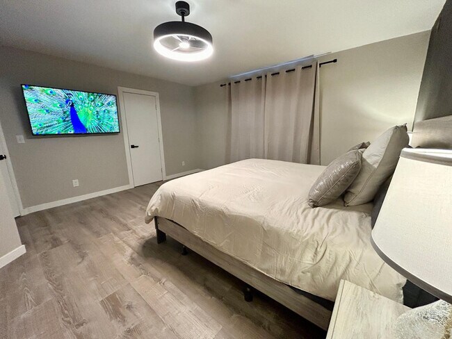 Building Photo - 4212 E Sandia St