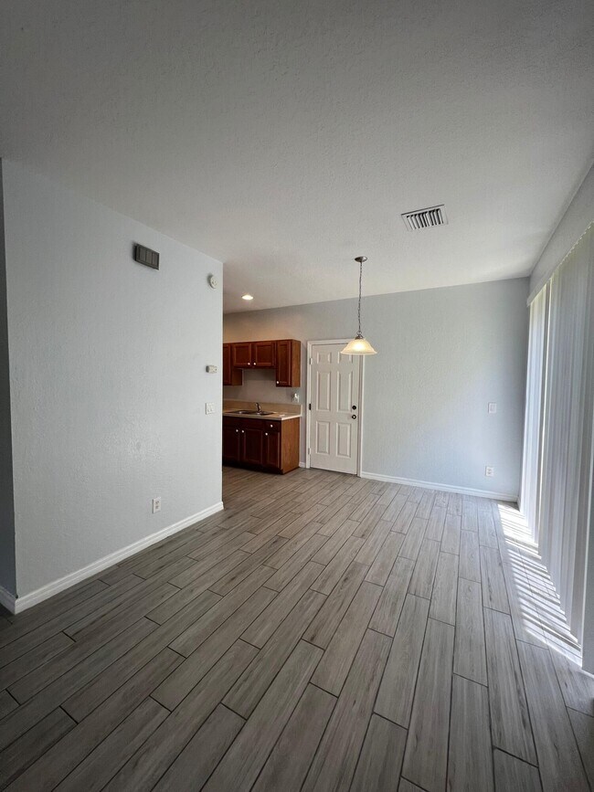 Building Photo - 2155 SE Bell Isle Dr