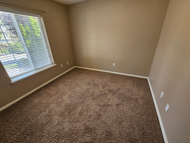Building Photo - 703 Sitka Deer Ct NW