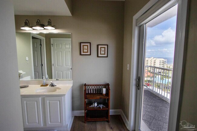 Building Photo - 800 Fort Pickens Rd