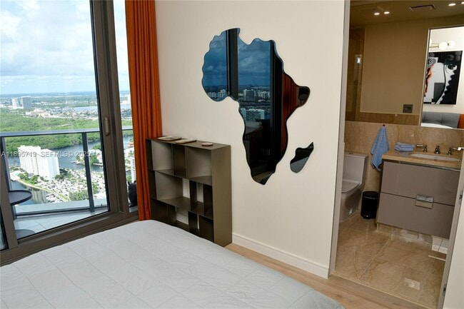 Building Photo - 15701 Collins Ave