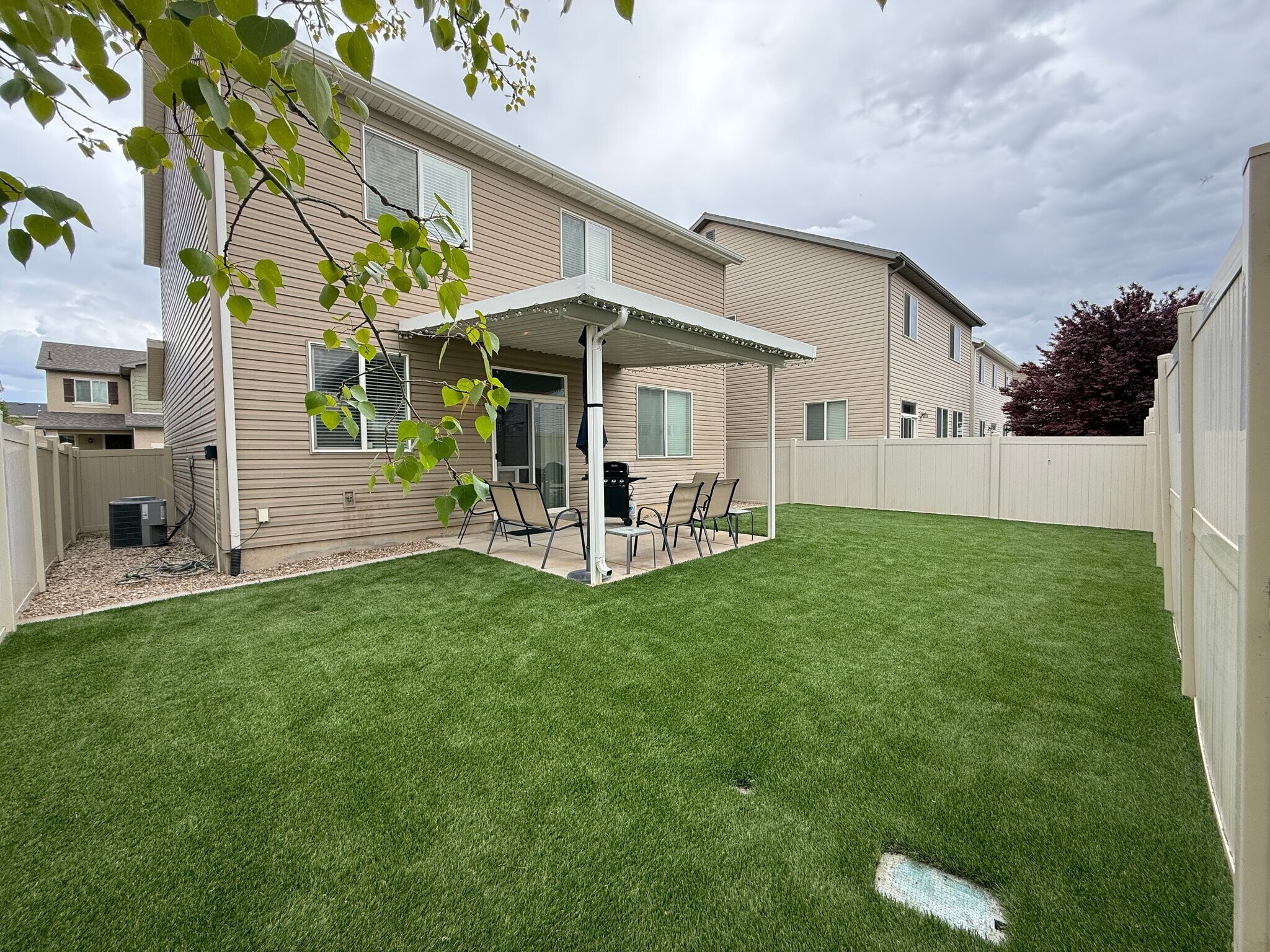 Building Photo - 885 W Edinburgh Dr