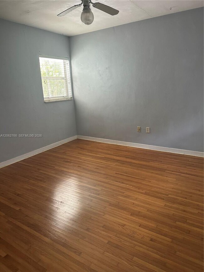 Building Photo - 5340 Orduna Dr