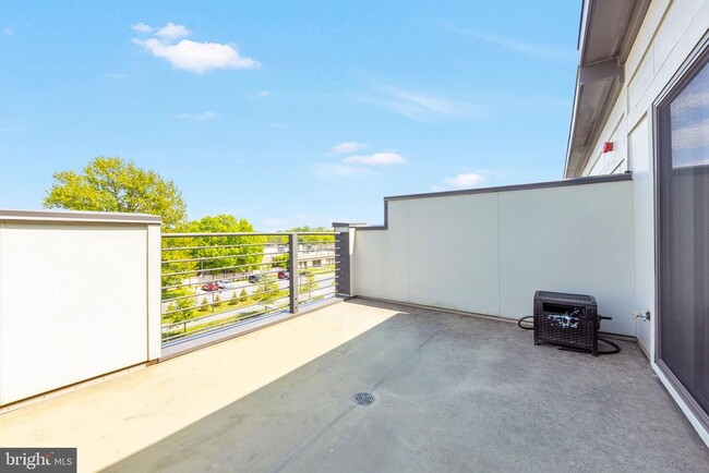 Building Photo - 16608 Crabbs Branch Way