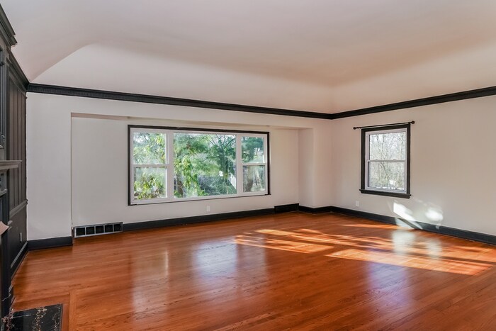 Building Photo - 2343 Ridgewood Rd