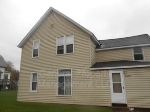 Building Photo - Great 3 bed 1 bath close to campus! Availa...