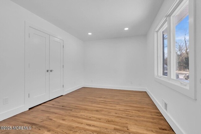 Building Photo - 1 Robin Dr