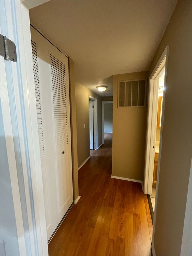 Building Photo - 5683 Crestview Dr