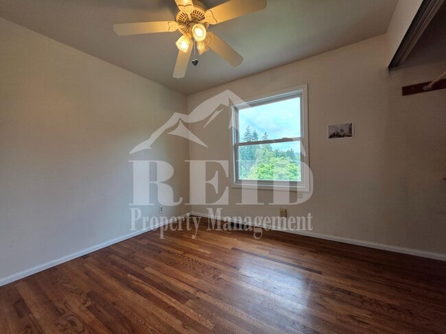 Building Photo - Central Kitsap Home with Large Fenced Yard Close to Shopping, Base, & Kitsap Lake