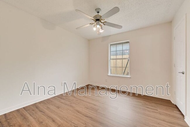 Building Photo - 1304 Riverview Ln