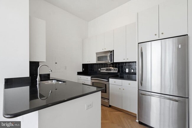 Building Photo - 520 John Carlyle St