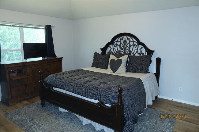 Building Photo - 305 Duprie Dr