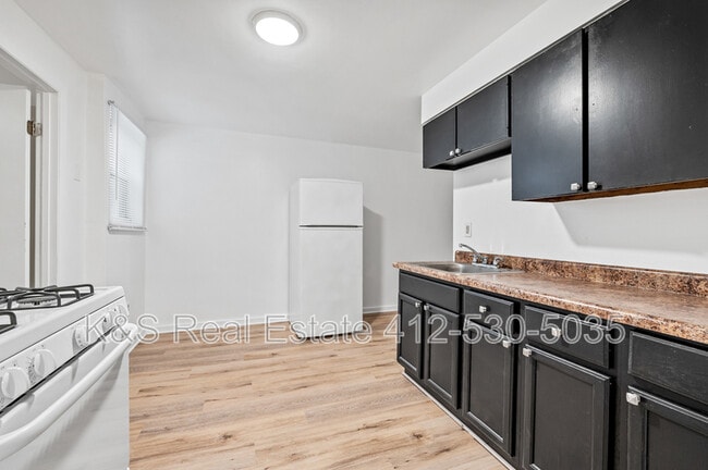 Building Photo - 30 Woodville Ave