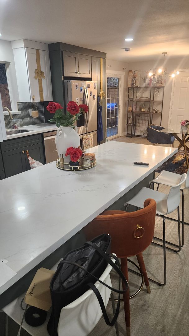 Building Photo - Renovated 4-Bedroom Single-Level Home in Quiet Kent Central Location