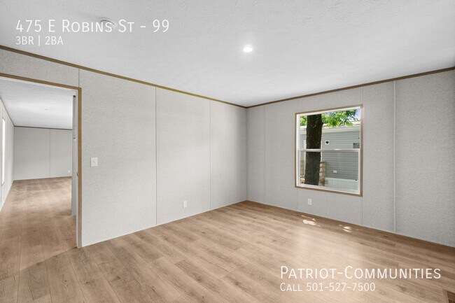 Building Photo - 475 E Robins St