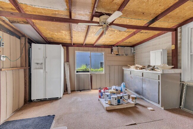 Building Photo - Freshly Painted and Renovated 2-Bedroom Ho...