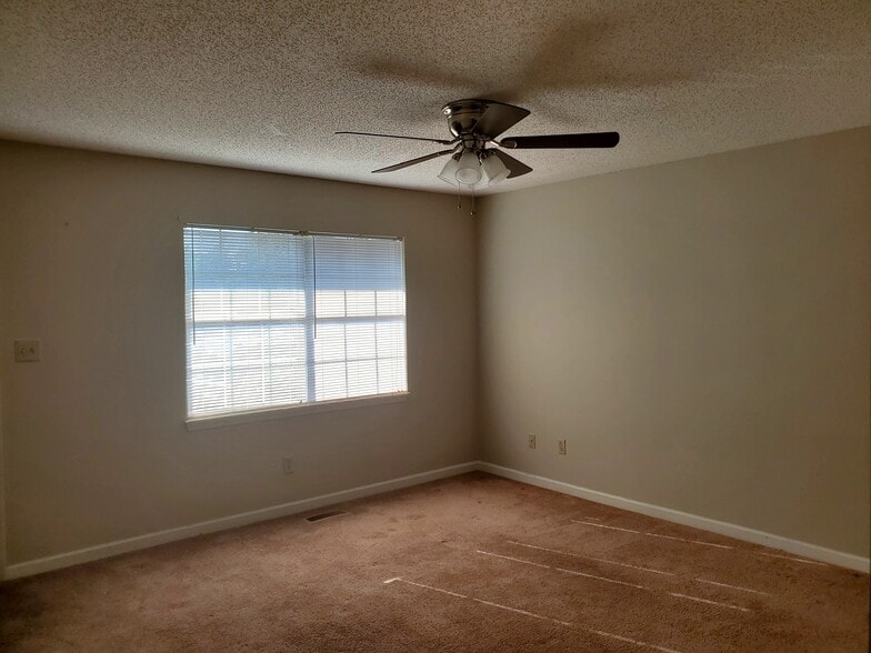 Building Photo - 4465 Ellis Cir NW