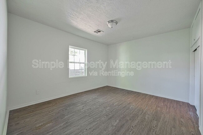 Building Photo - 713 SW 25th St